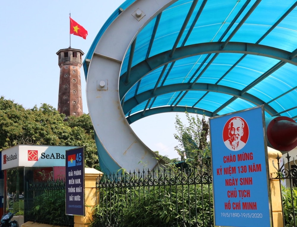 Khu vực trước cửa Bảo tàng Lịch sử Quân sự Việt Nam, gần Cột cờ Hà Nội.